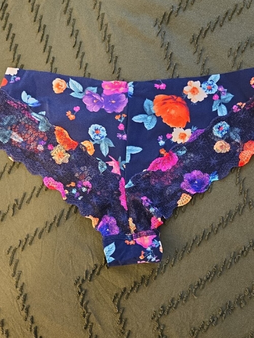 PINK Victoria's Secret No Show Panties Size M NEVER WORN WITH TAGS - Picture 5 of 10
